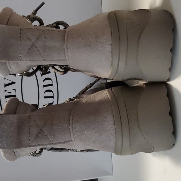 Steve Madden combat boots - Picture 3 of 7